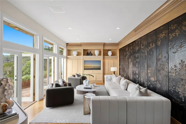 755 Pelican Drive, Laguna Beach, California 92651