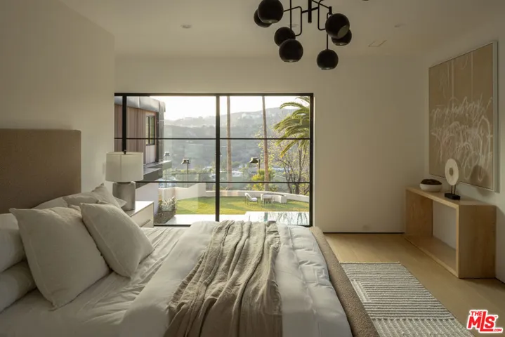 879 Linda Flora Drive, Los Angeles, California 90049