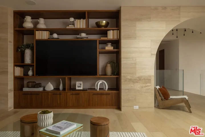 879 Linda Flora Drive, Los Angeles, California 90049