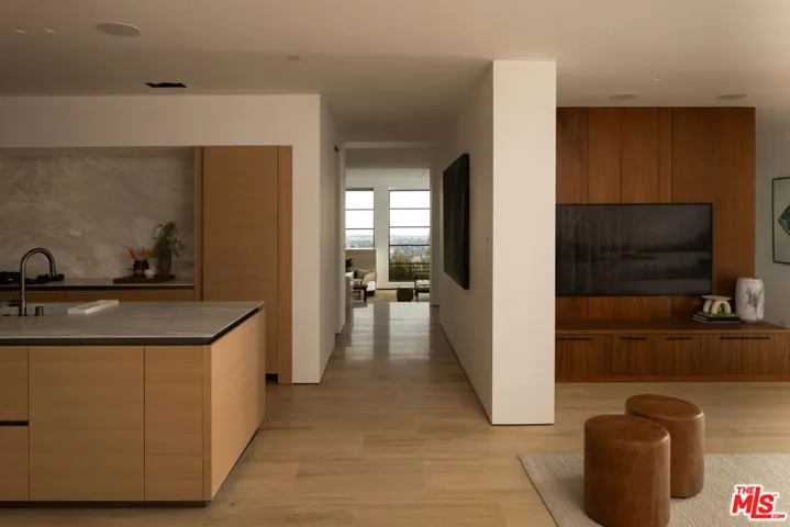 879 Linda Flora Drive, Los Angeles, California 90049