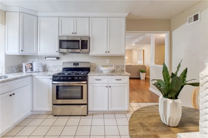 Cheerful "white" kitchen cabinetry, SS gas range & SS microwave~