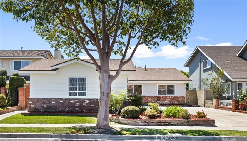 Prime interior location in College Park East!