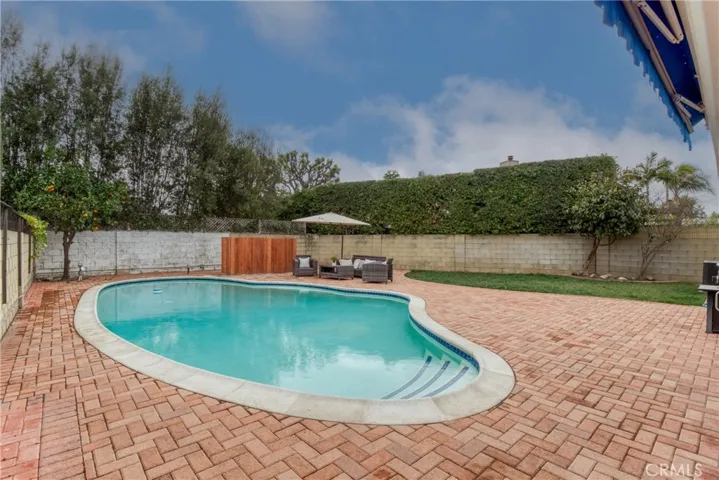 Just imagine having family fun, relaxation and hosting gatherings in this wonderful backyard!!!