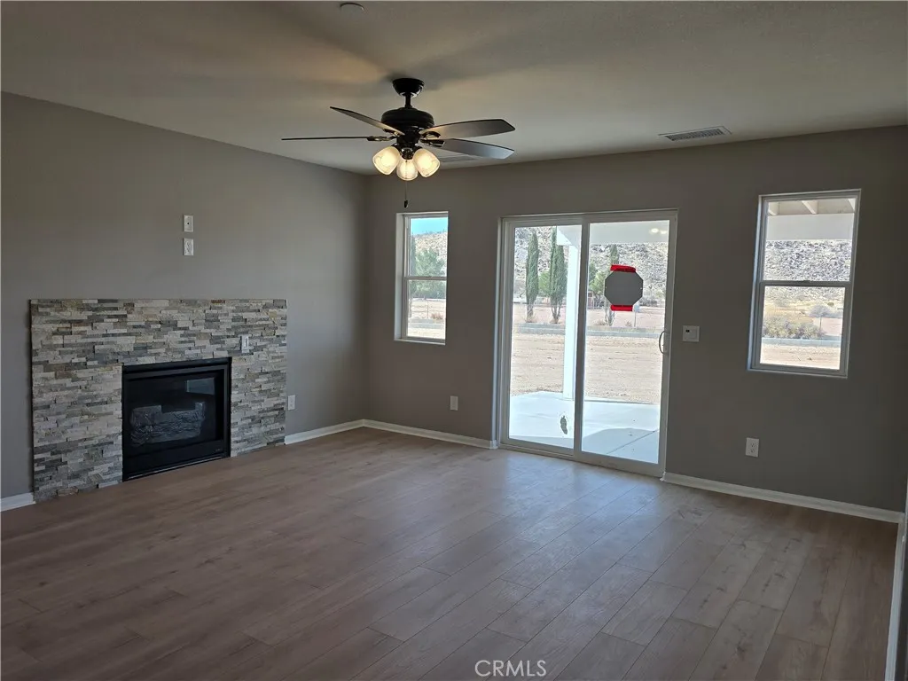 14490 Savannah Court, Apple Valley, California 92307 home-pic-4