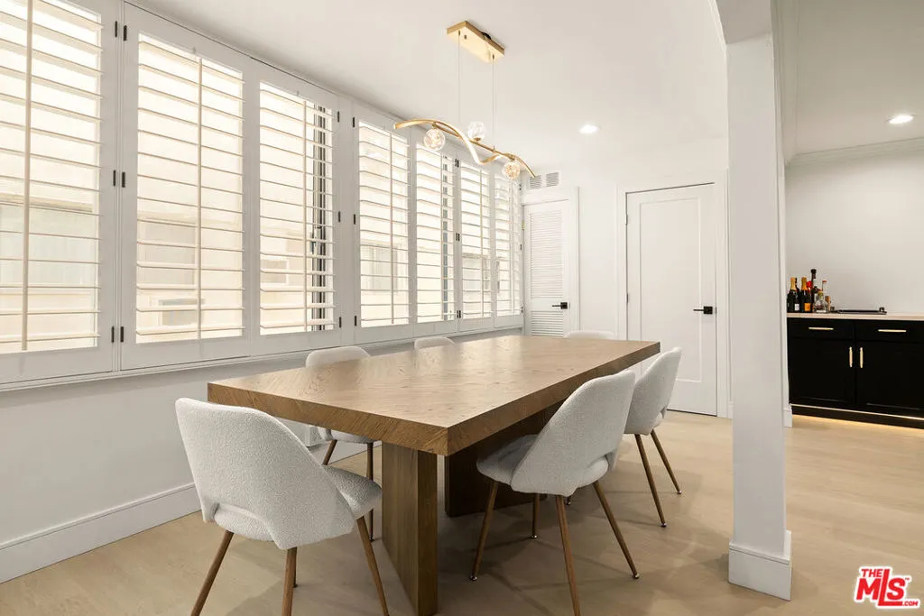 5315 Yarmouth Avenue 104, Encino, California 91316 home-pic-10