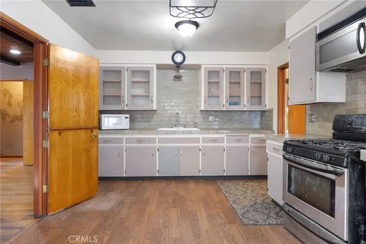 8207 Grenoble Street, Sunland, California 91040