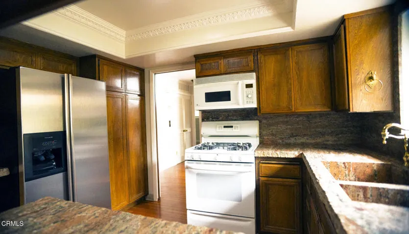 64b kitchen