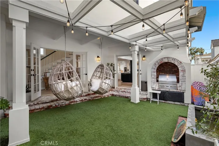 302 Narcissus Avenue, Corona Del Mar, California 92625
