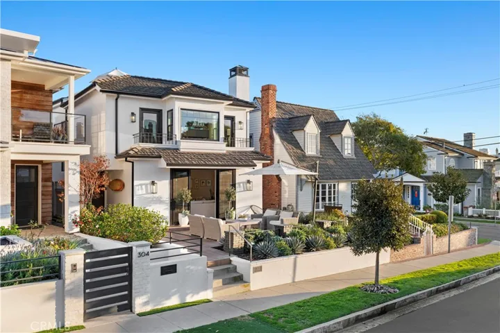 302 Narcissus Avenue, Corona Del Mar, California 92625