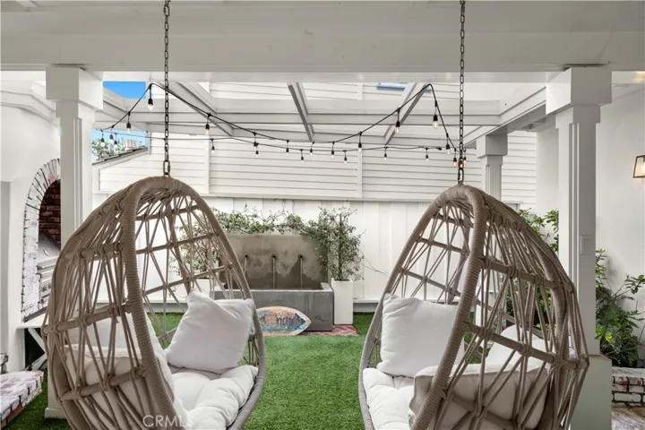 302 Narcissus Avenue, Corona Del Mar, California 92625