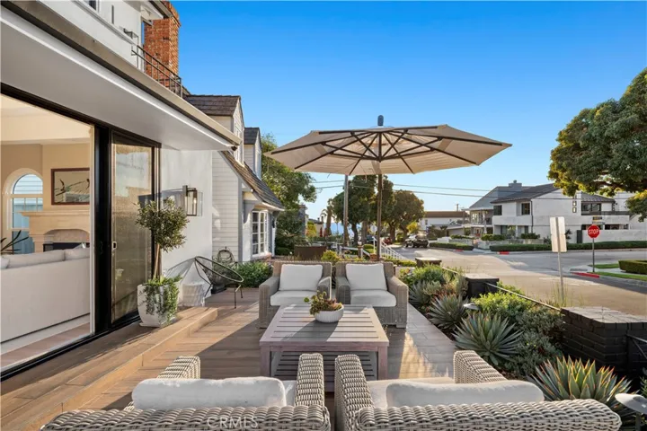 302 Narcissus Avenue, Corona Del Mar, California 92625