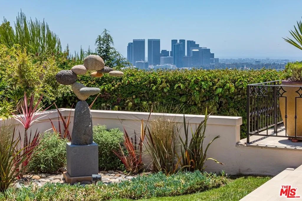 1136 Calle Vista Drive, Beverly Hills, California 90210 home-pic-5