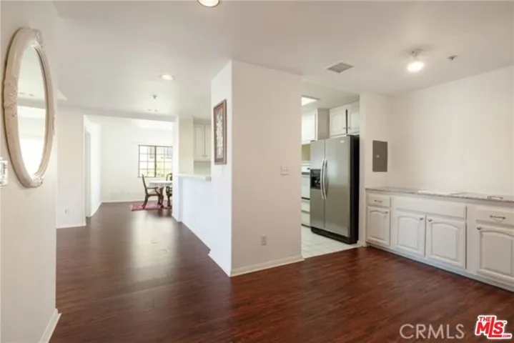 5219 Newcastle Avenue 302, Encino, California 91316