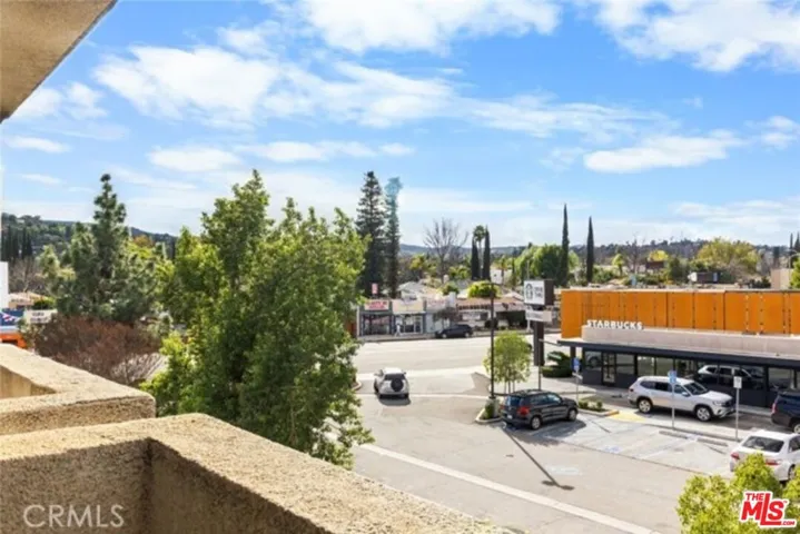 5219 Newcastle Avenue 302, Encino, California 91316