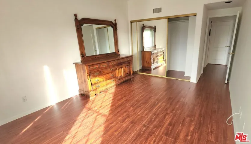 5219 Newcastle Avenue 302, Encino, California 91316