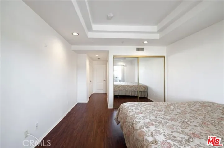 5219 Newcastle Avenue 302, Encino, California 91316