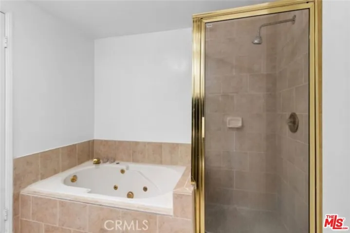 5219 Newcastle Avenue 302, Encino, California 91316