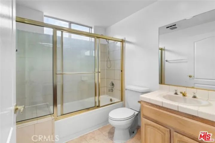 5219 Newcastle Avenue 302, Encino, California 91316