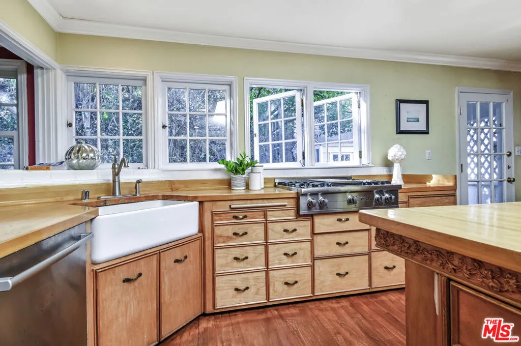 4141 Knobhill Drive, Sherman Oaks, California 91403 home-pic-22