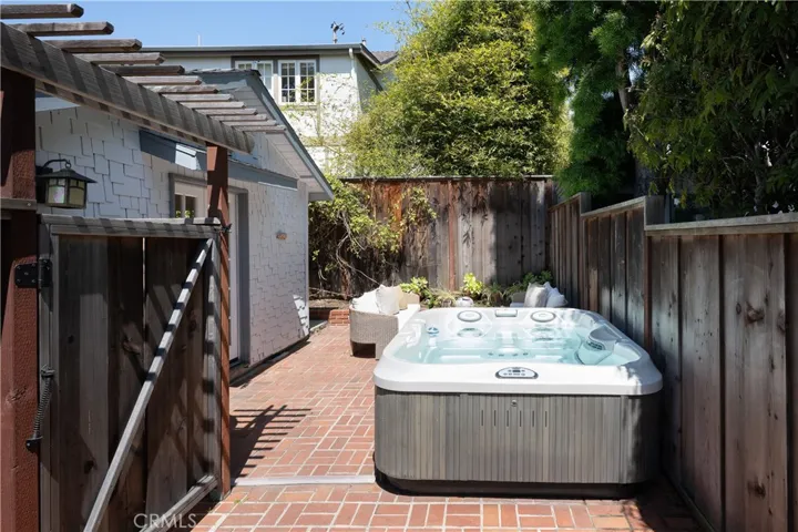 2130 Glenneyre Street, Laguna Beach, California 92651