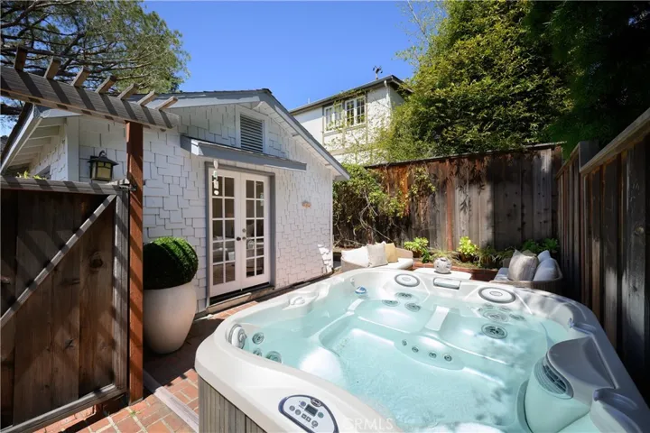 2130 Glenneyre Street, Laguna Beach, California 92651