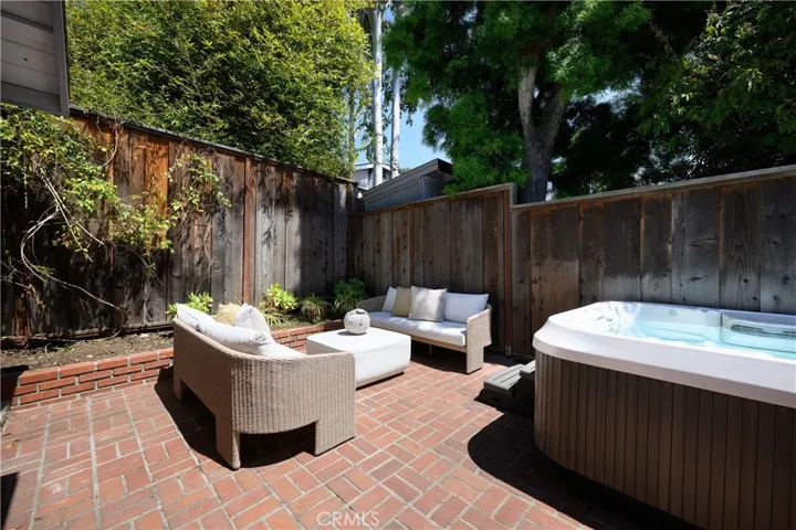 2130 Glenneyre Street, Laguna Beach, California 92651