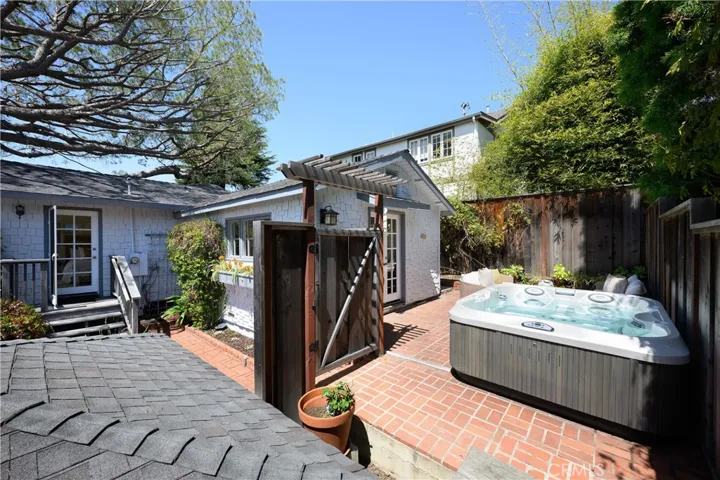 2130 Glenneyre Street, Laguna Beach, California 92651