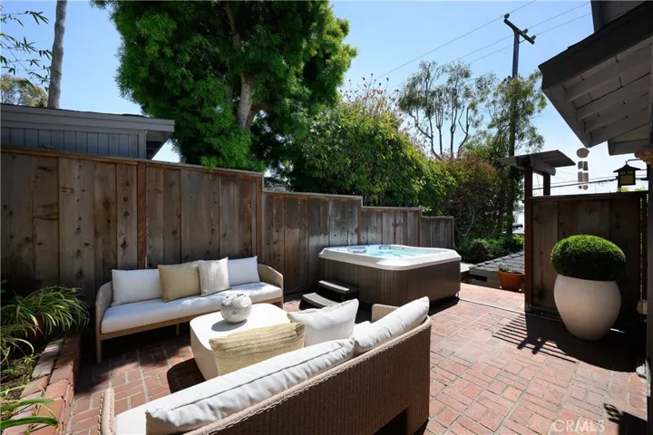 2130 Glenneyre Street, Laguna Beach, California 92651