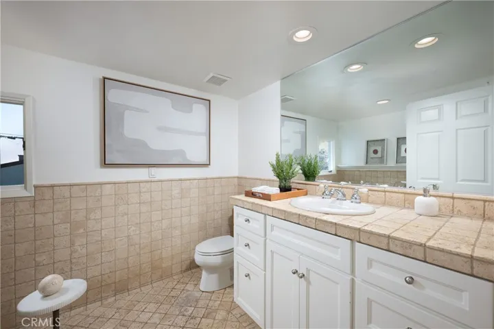 2130 Glenneyre Street, Laguna Beach, California 92651