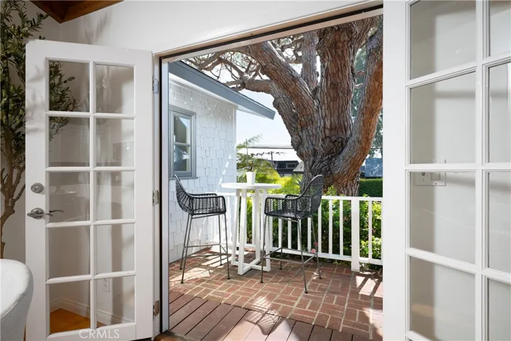 2130 Glenneyre Street, Laguna Beach, California 92651