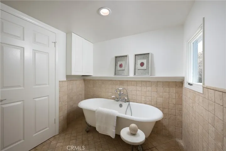 2130 Glenneyre Street, Laguna Beach, California 92651