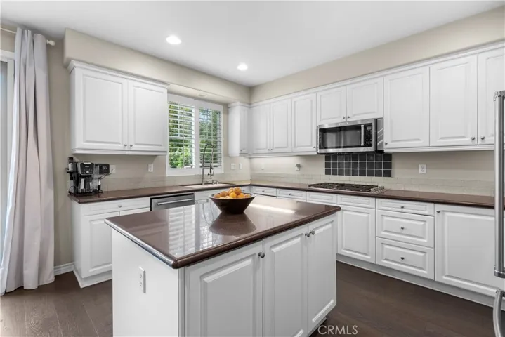 26844 Peppertree Drive, Valencia, California 91381