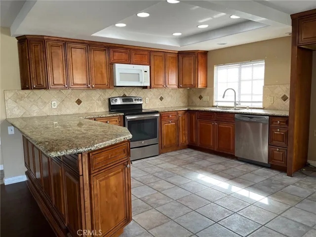 30121 Boat Haven Drive, Canyon Lake, California 92587