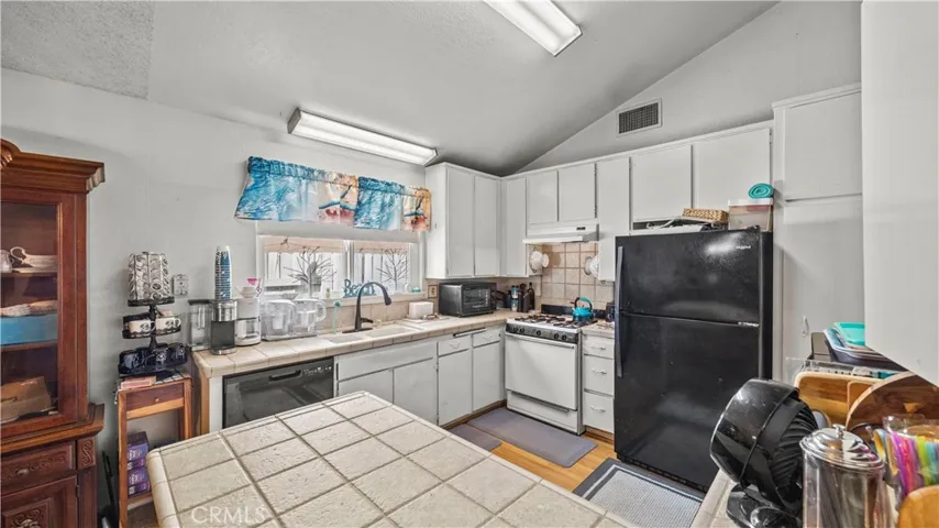 1125 Aspen Street, Corona, California 92879