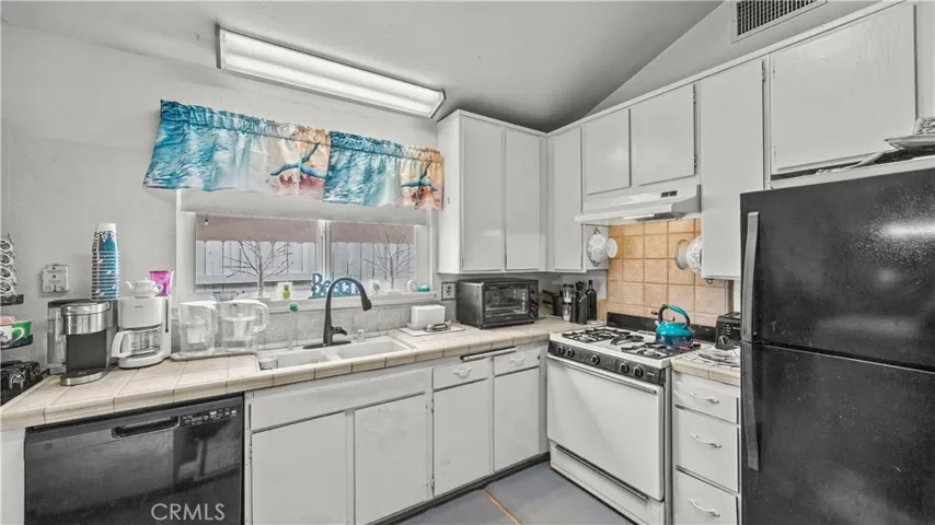 1125 Aspen Street, Corona, California 92879