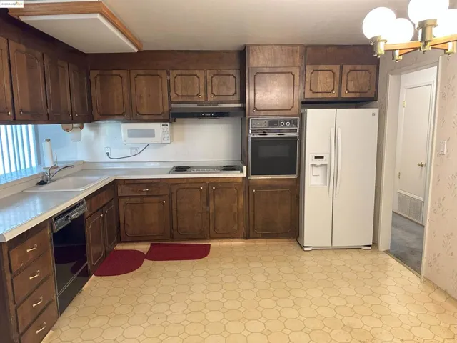 685 Lomitas Pl, Pittsburg, California 94565