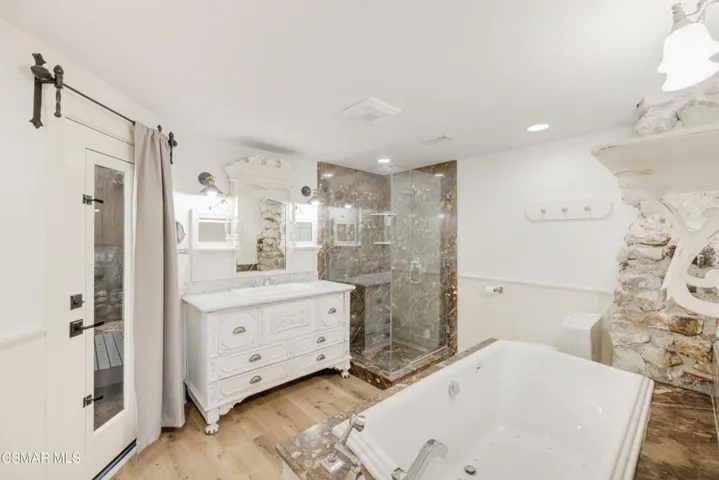 2498 Hereford Rd, Lake Sherwood, CA-Vinc