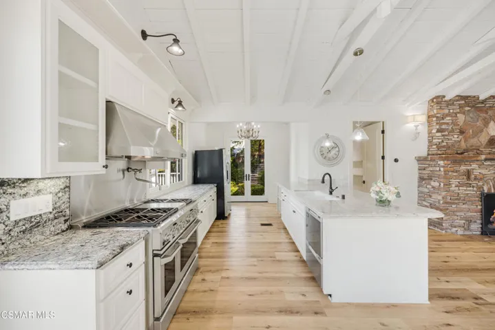 2498 Hereford Rd, Lake Sherwood, CA-Vinc