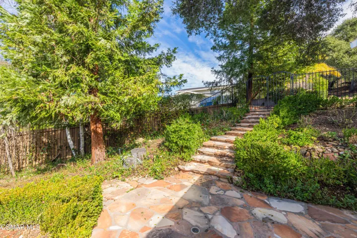 2498 Hereford Rd, Lake Sherwood, CA-Vinc