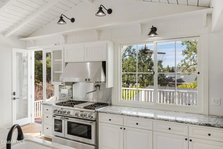 2498 Hereford Rd, Lake Sherwood, CA-Vinc