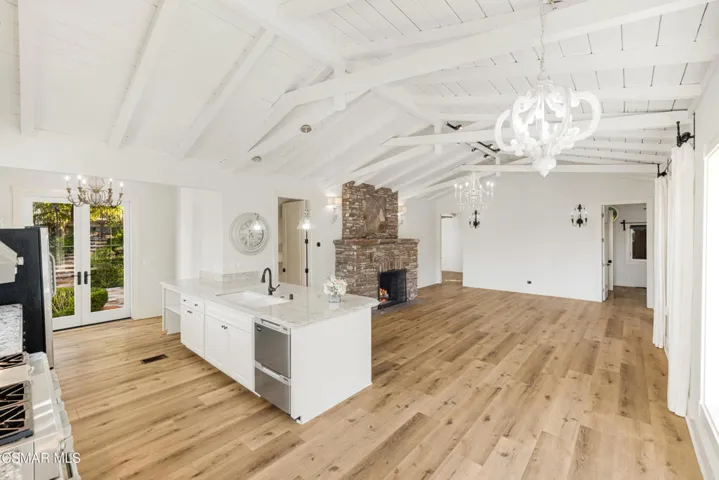 2498 Hereford Rd, Lake Sherwood, CA-Vinc