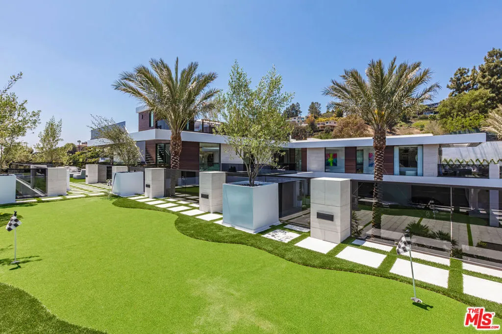 1047 N Bundy Drive, Los Angeles, California 90049 home-pic-23