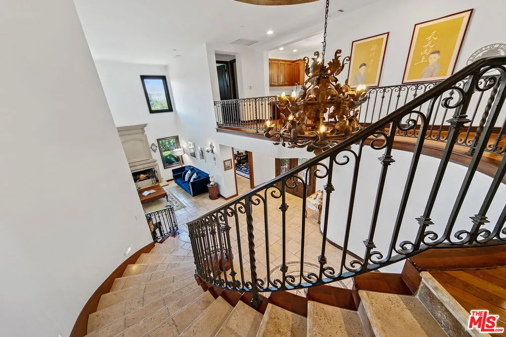 435 Woodbluff Road, Calabasas, California 91302 home-pic-10