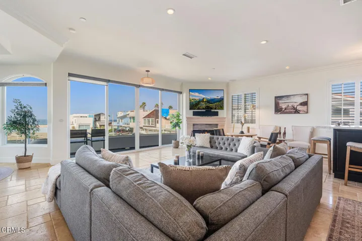 1501 Mandalay Beach Rd Oxnard-large-008-