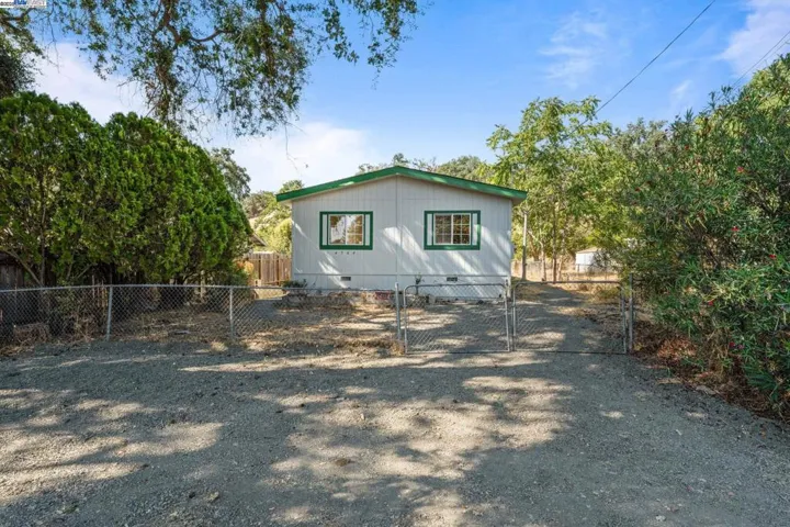 4564 Foothill Dr, Lucerne, California 95458
