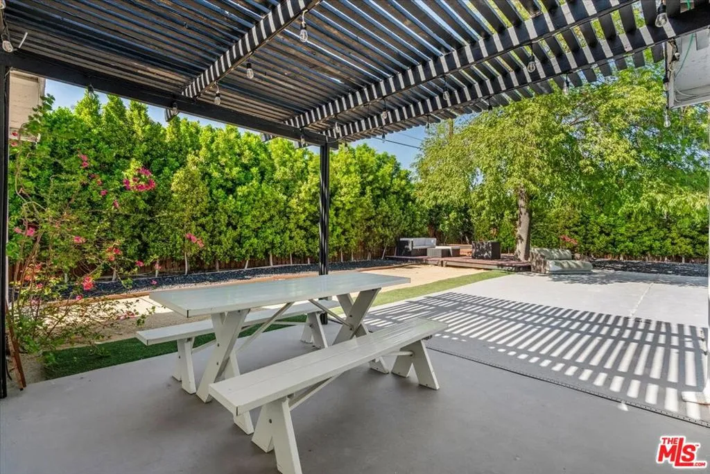 1808 E Francis Drive, Palm Springs, California 92262 home-pic-20