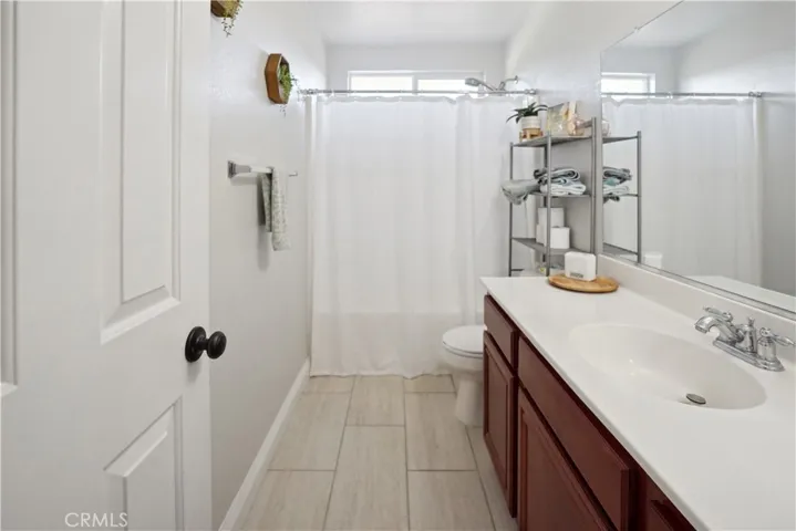 UPSTAIRS BATHROOM
