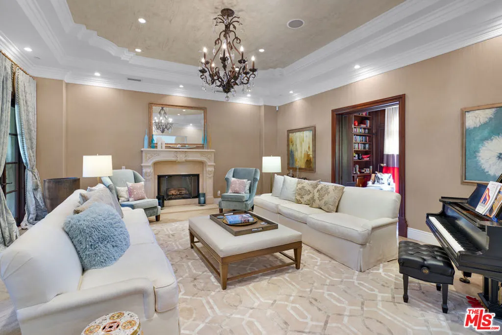 620 Walden Drive, Beverly Hills, California 90210 home-pic-3