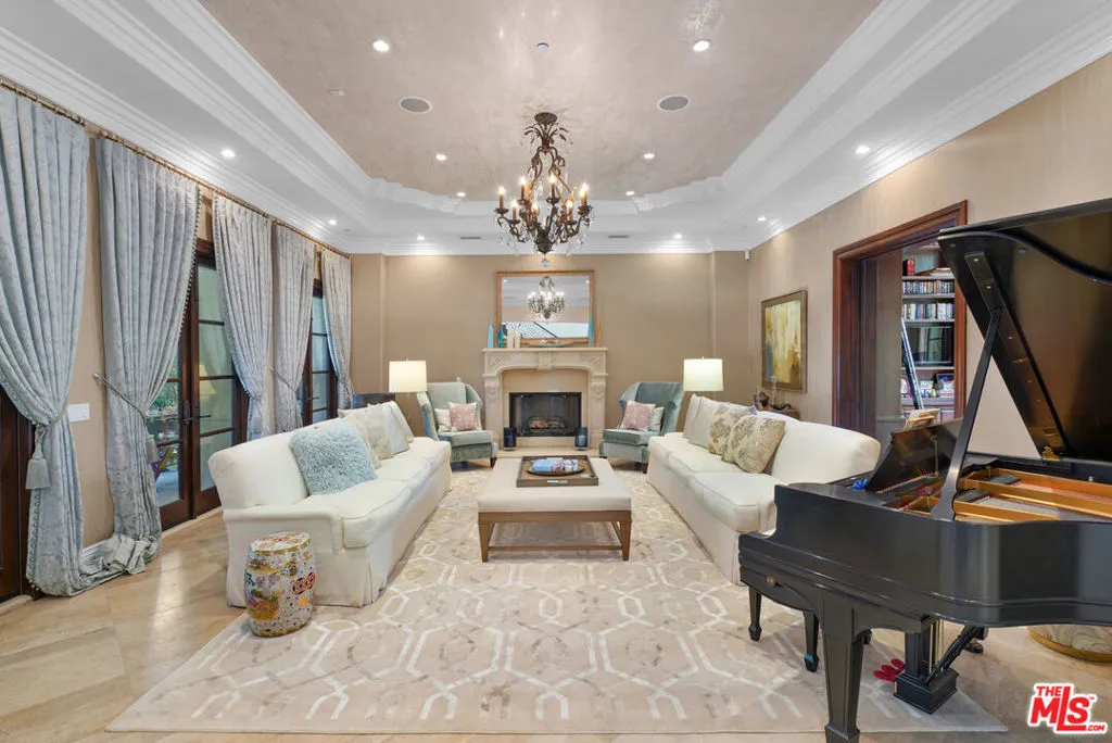 620 Walden Drive, Beverly Hills, California 90210 home-pic-4