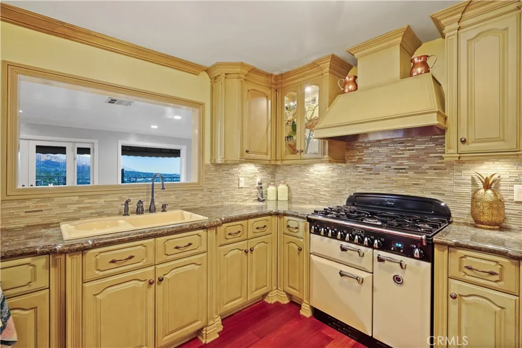 9222 Scotmont Drive, Tujunga, California 91042 home-pic-12